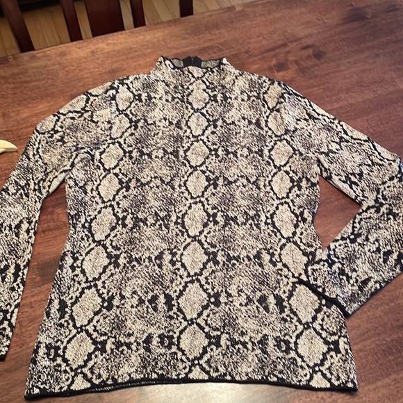 INC snake print long sleeve top - Picture 13 of 16